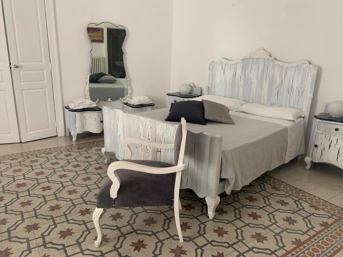 Bianko Ecochic & L'Angolo Di Levante 恩纳 外观 照片