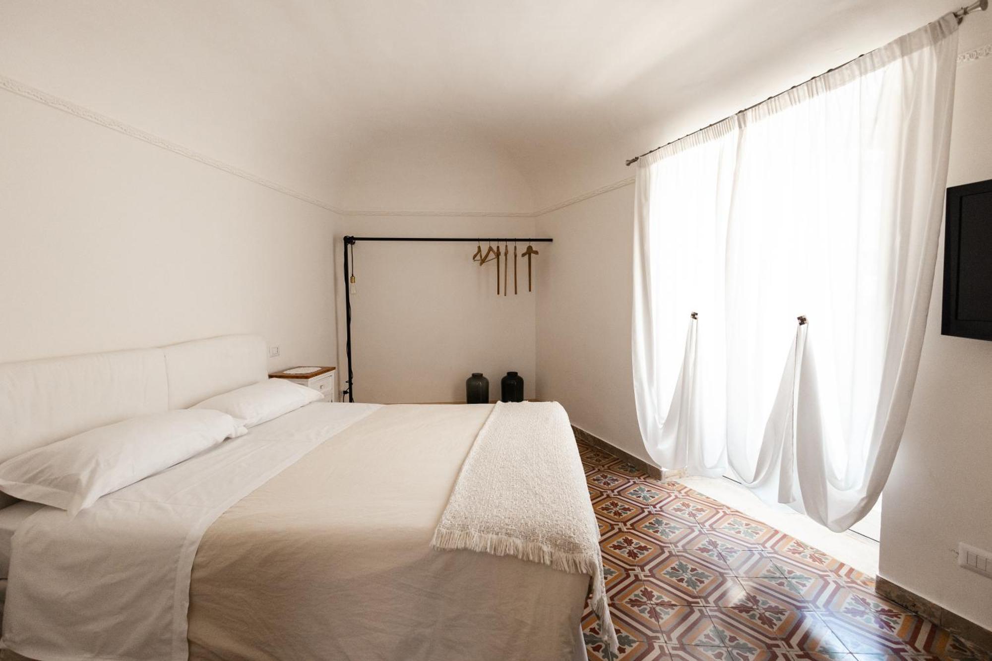 Bianko Ecochic & L'Angolo Di Levante 恩纳 外观 照片
